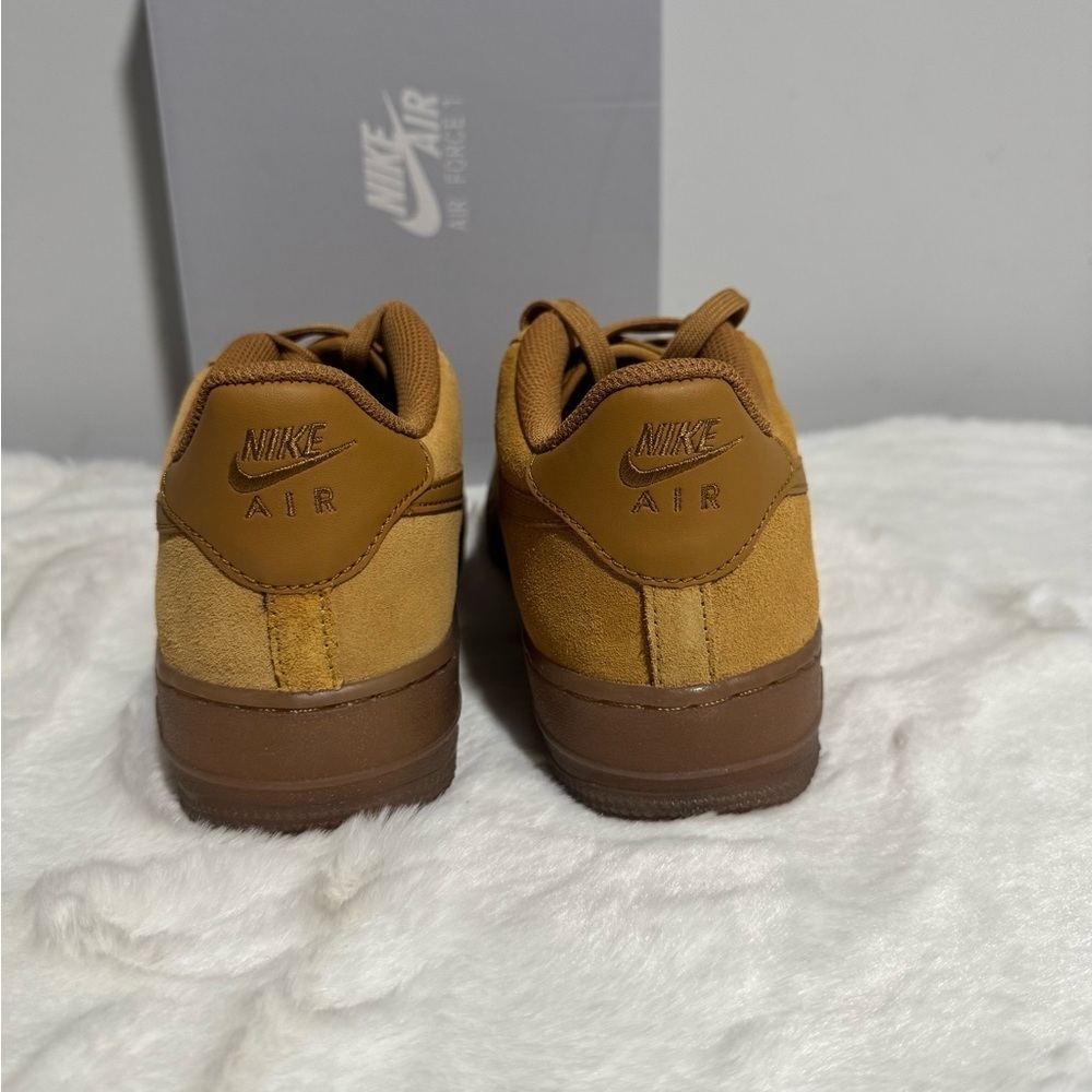 Nike Tan Sneakers Classic Suede Design - Picture 2 of 6